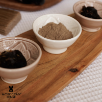 Marocký jíl Rhassoul s květinovými a bylinnými extrakty