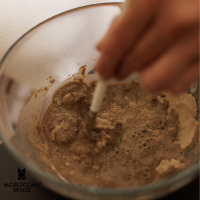 Marocký jíl Rhassoul s květinovými a bylinnými extrakty