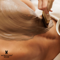 Marocký jíl Rhassoul s květinovými a bylinnými extrakty